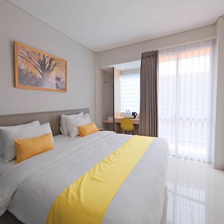 S101 Hotels Semarang Esterno foto