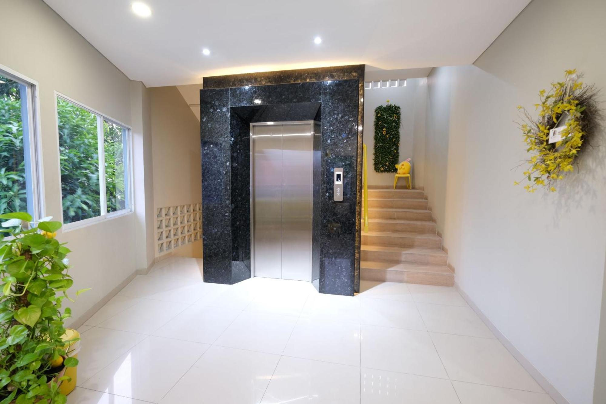 S101 Hotels Semarang Esterno foto