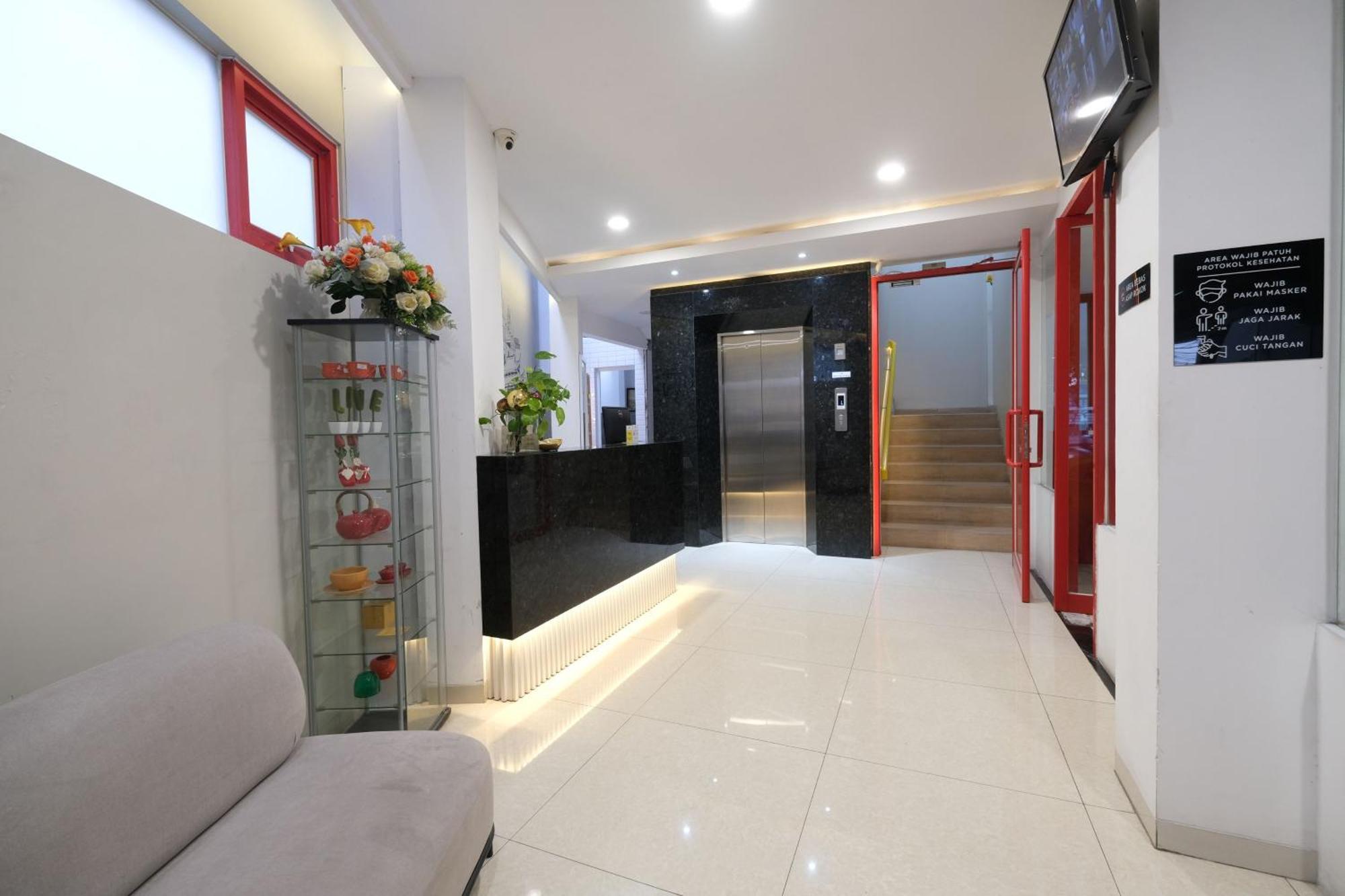 S101 Hotels Semarang Esterno foto