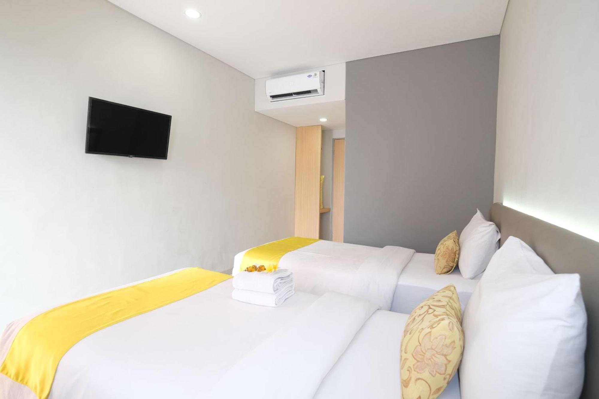 S101 Hotels Semarang Esterno foto