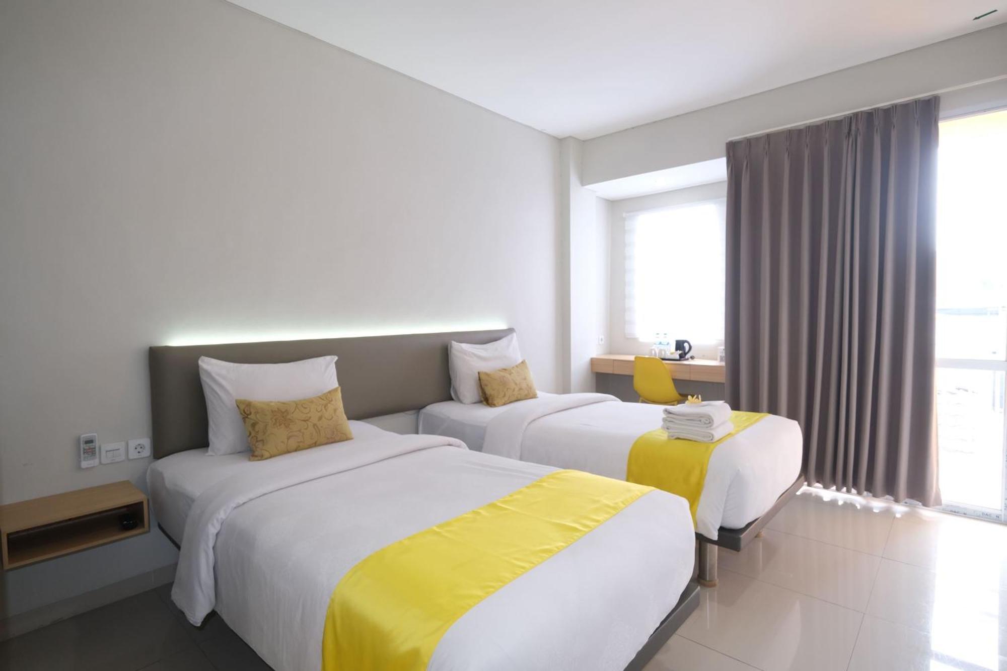 S101 Hotels Semarang Esterno foto