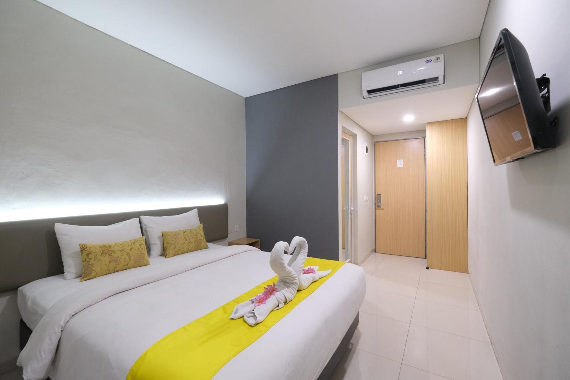 S101 Hotels Semarang Esterno foto