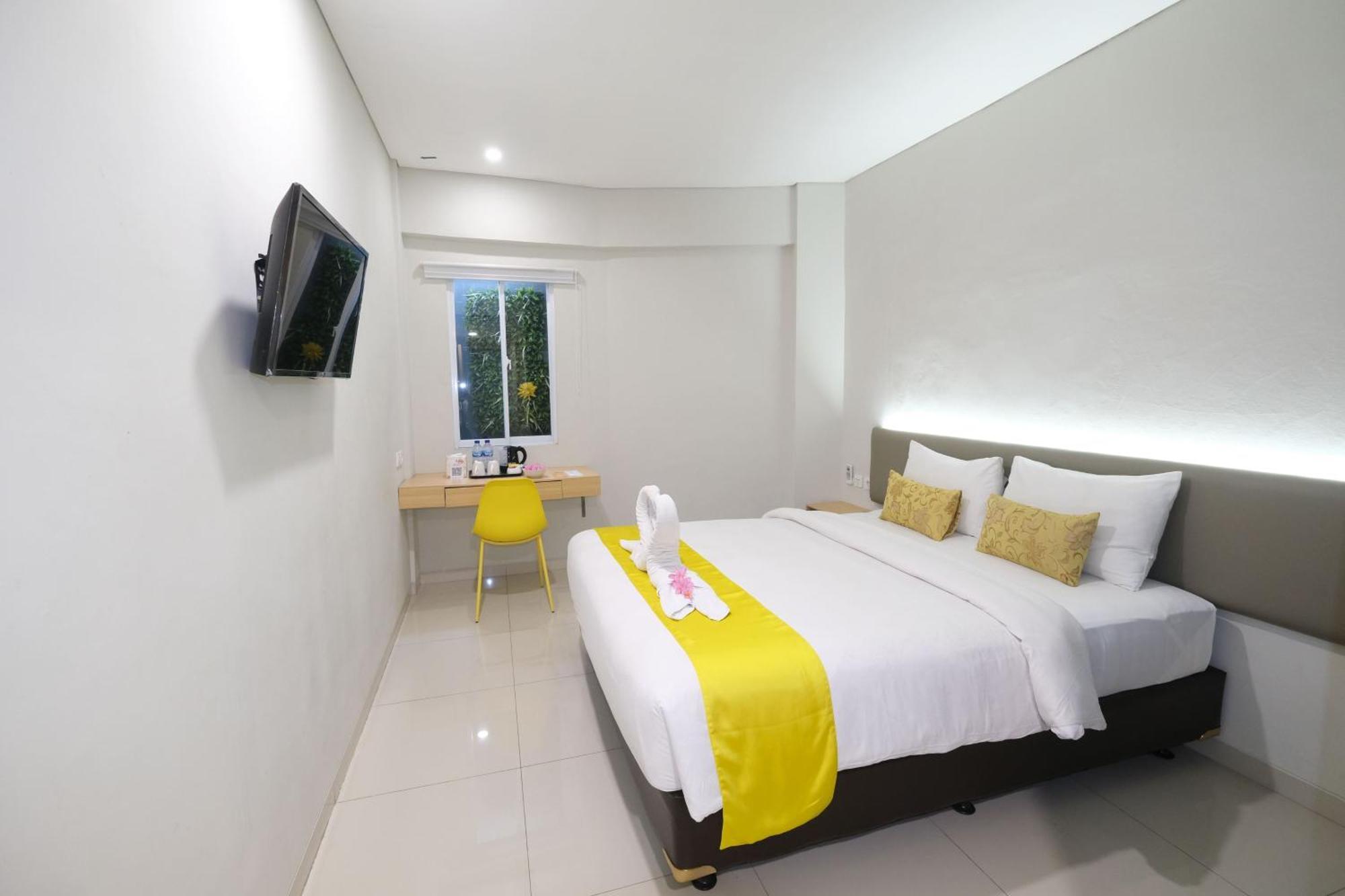S101 Hotels Semarang Esterno foto