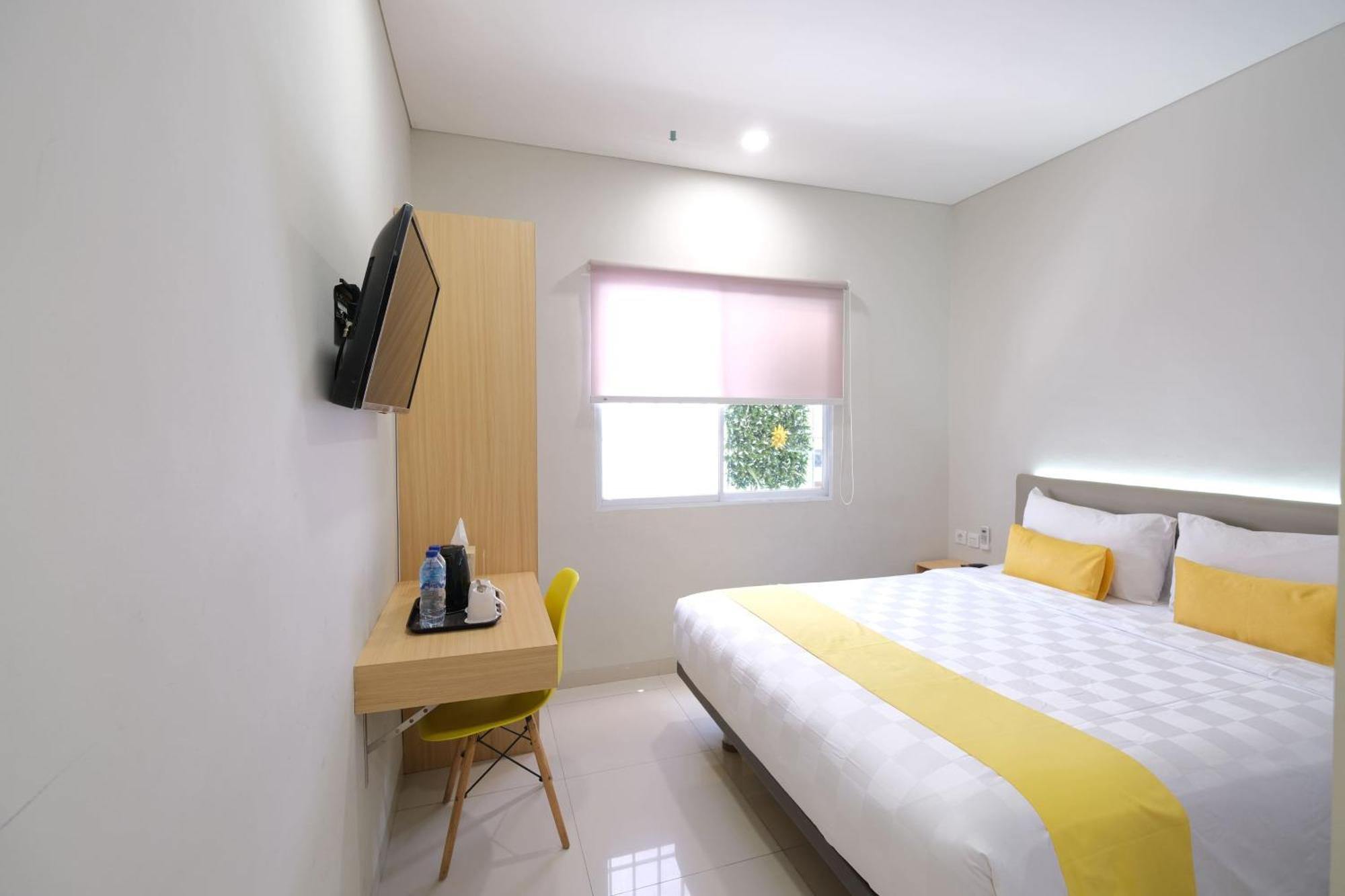 S101 Hotels Semarang Esterno foto