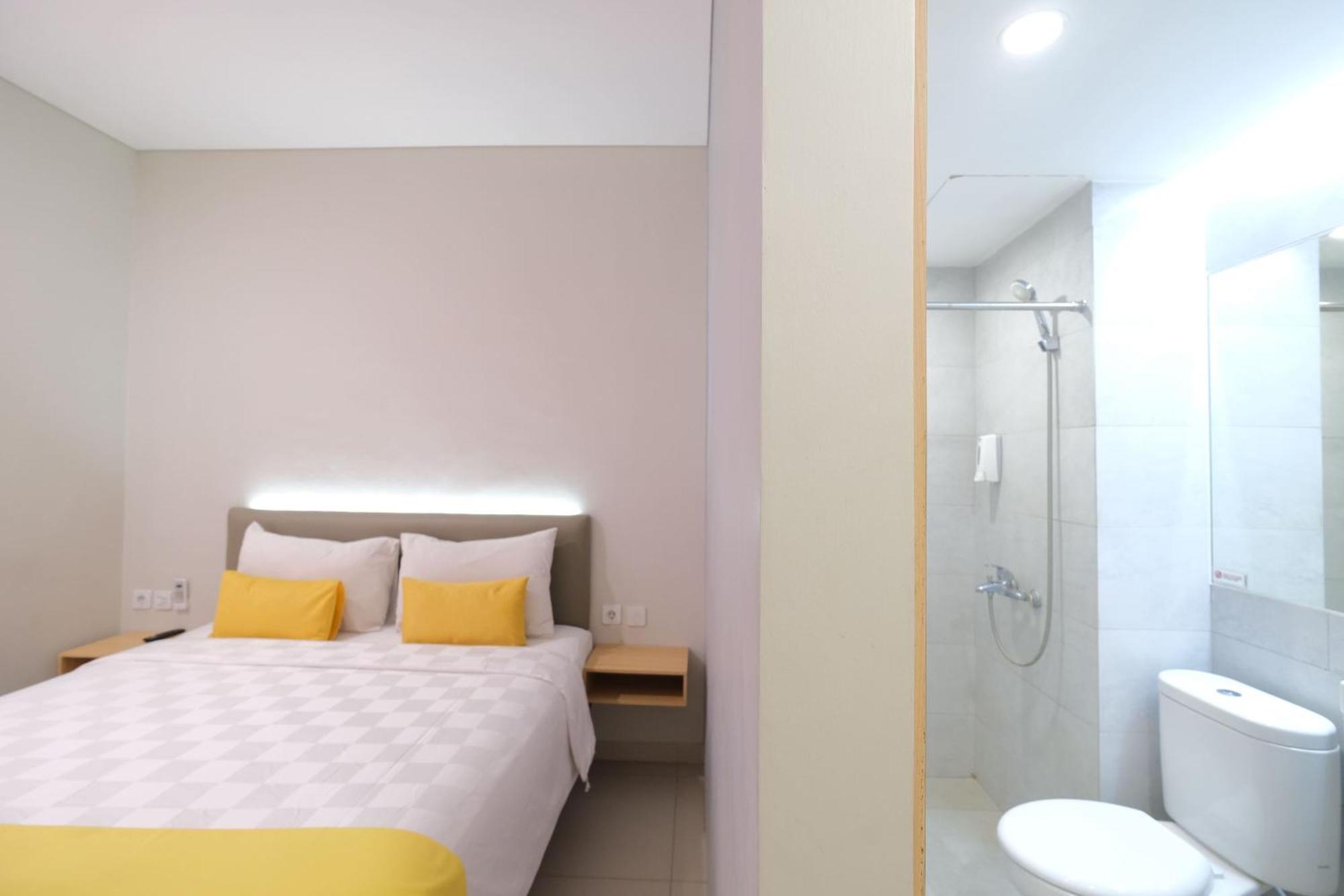 S101 Hotels Semarang Esterno foto